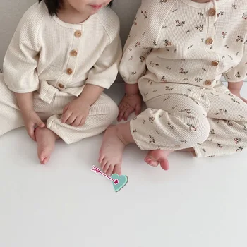 Cute Baby Toddler Apģērbu Komplekti 2gab Modes Meitenēm Zēniem ar garām Piedurknēm Vafeļu Pogu, Topi+zeķes Bikses Bērnu Komplekts Tērpiem 0-24 M