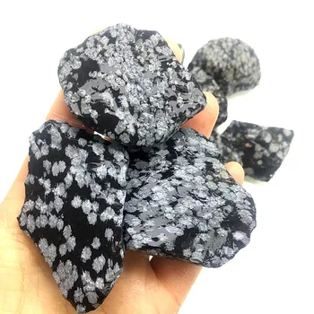 Dabiskās kvarca izejvielu akmens aptuvenu kristāla dziedināšanas akmens karstā pārdošanas produktu sniegpārslas obsidian